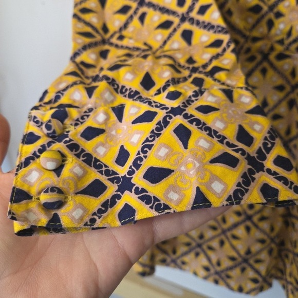 Talbots Womens Shirt Size Large Geometric Yellow Blue Pullover V Neck Stretch - Picture 8 of 9